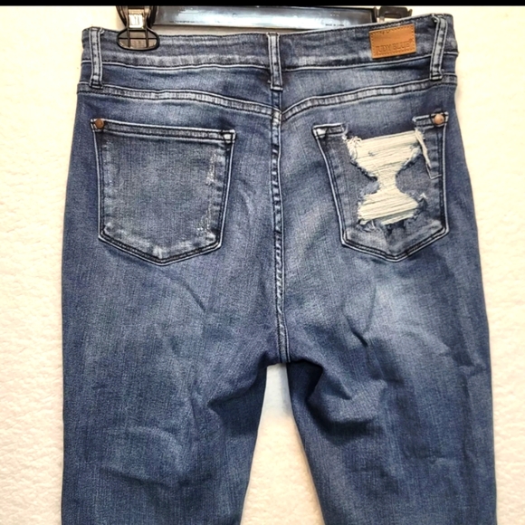 Judy Blue Women's Relaxed Fit Jeans Cropped Dark Wash Stretch Denim - Picture 4 of 14